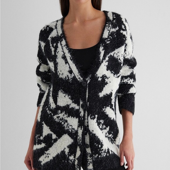Express Women’s Printed Fuzzy Knit Button Front Tunic Cardigan Black/White XS - Picture 6 of 10